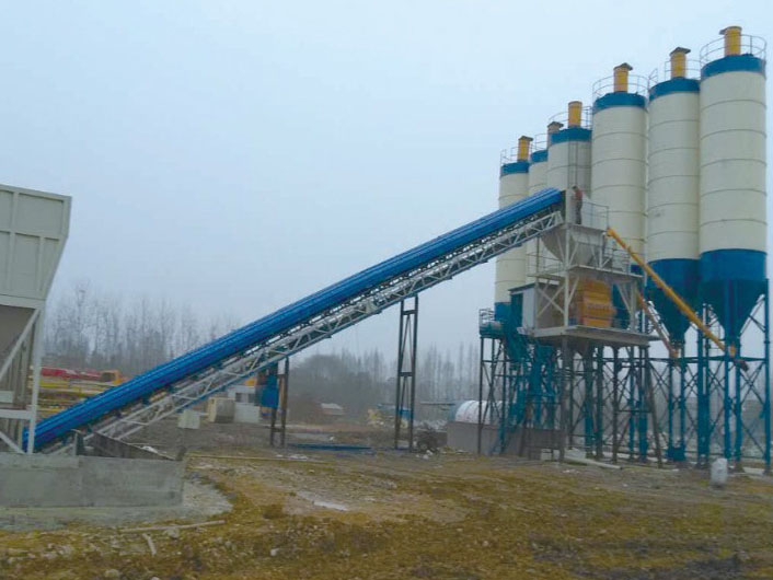 京港澳高速湖南段擴(kuò)建項目施工現(xiàn)場HZS90站.工程站